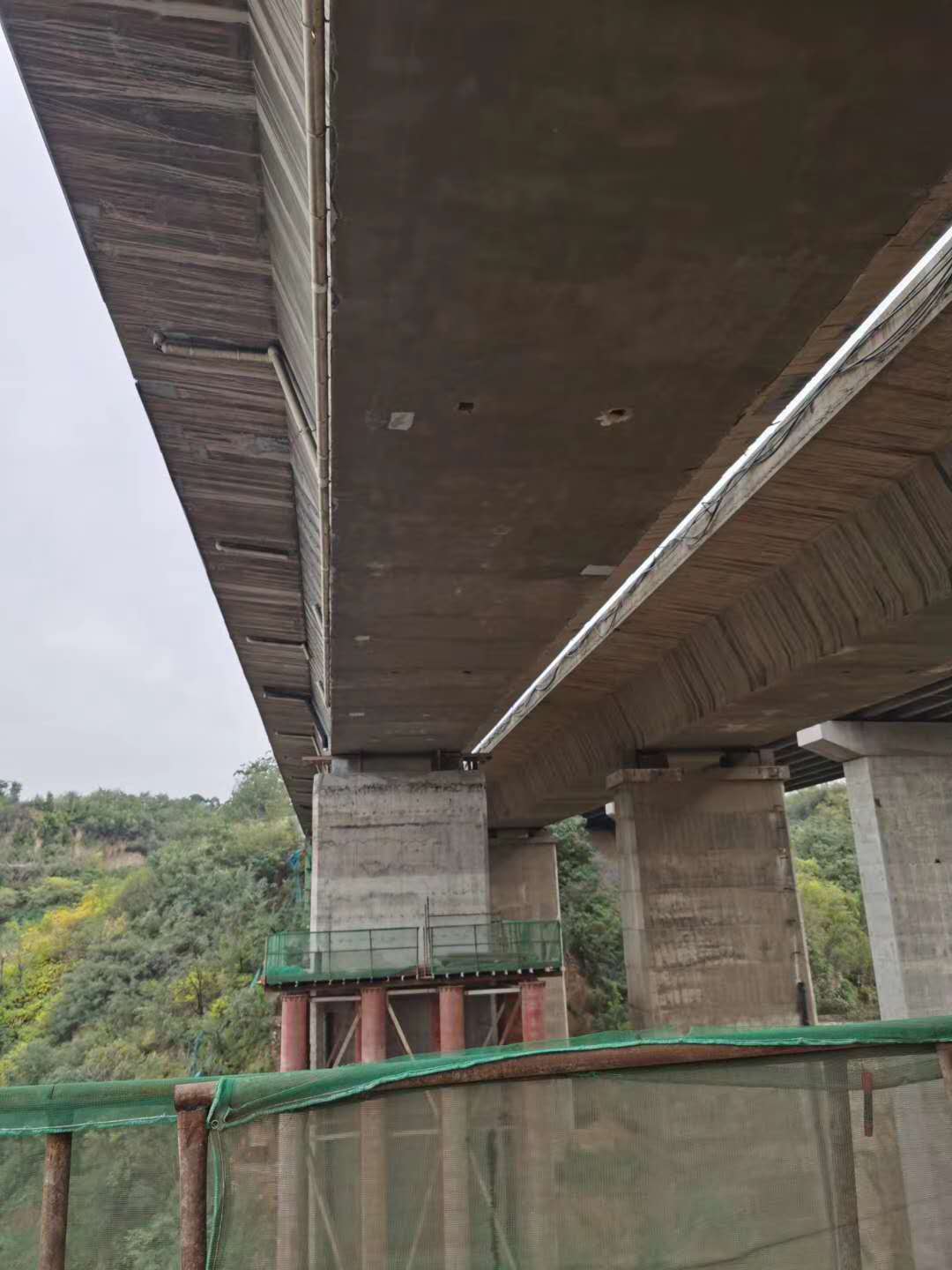 千山桥梁加固前制定可行设计方案图并用对施工方法